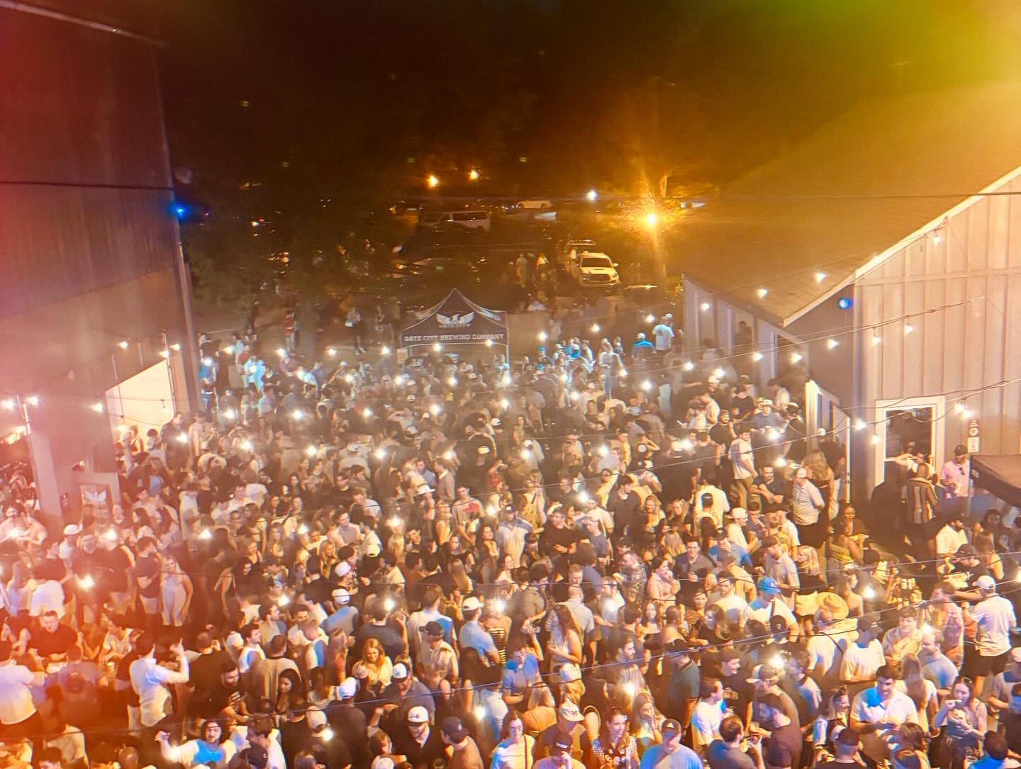 Skyballs   Gate City (Alive in Roswell)   Crowd from Above